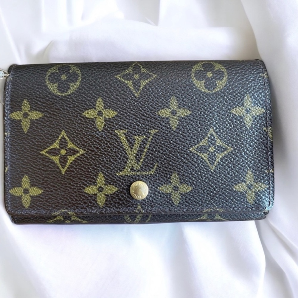 Authentic Louis Vuitton LV Wallet  Browns Monogram